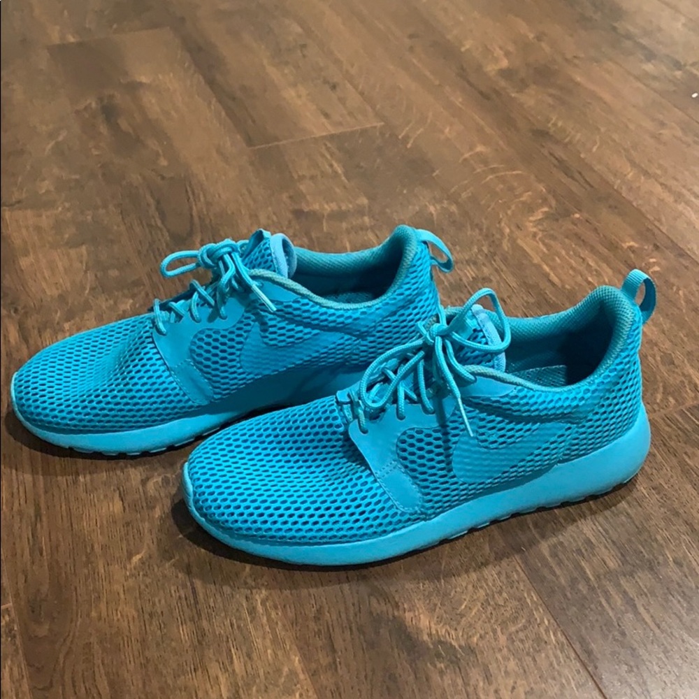 Nike Women’s Roche Blue Sneakers Size 7.5
